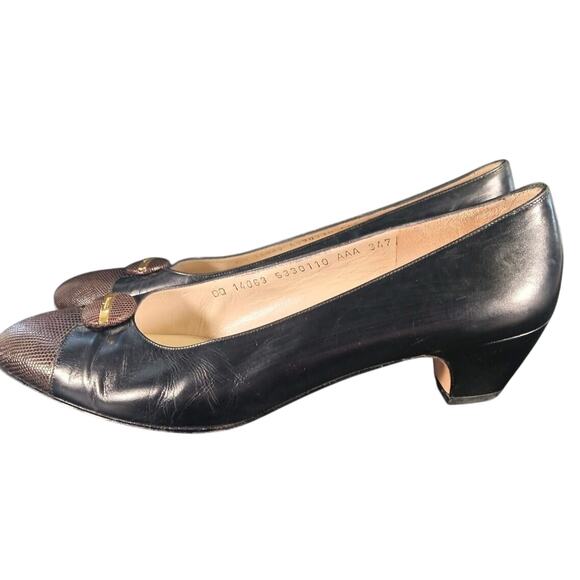 Salvatore Ferragamo Low Heel Pumps Two-Toned Rounded Toe | 10 AAA - Picture 4 of 12
